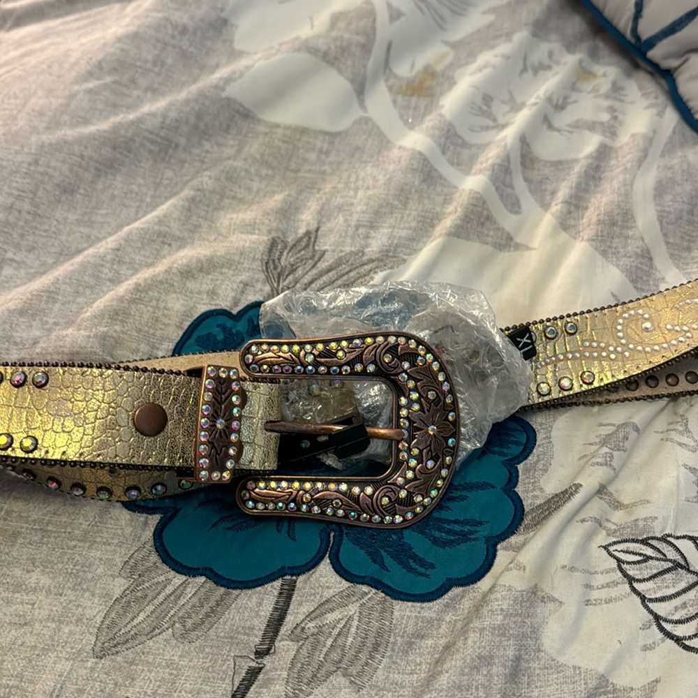 New with tags.  Beautiful gold bling belt,  size XL